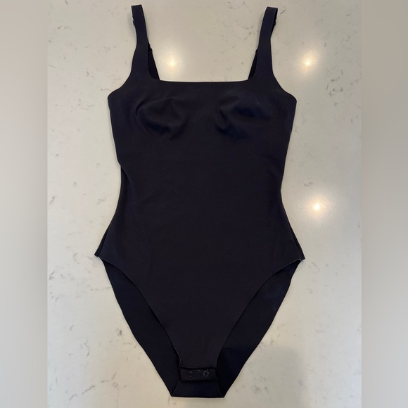 SKIMS NAKED SCOOP BRIEF BODYSUIT | ONYX / S - Picture 9 of 13